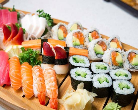 Sushi Boat Haru 什锦刺身寿司🍣卷物船🚢